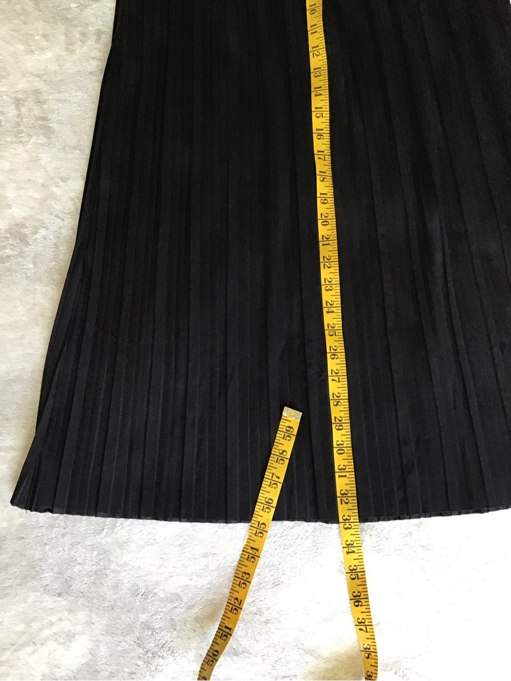 P.O.S.H. Black Pleated Midi Skirt Size Large Elastic Waist Polyester Blend - Picture 2 of 7